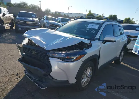 2022 Toyota Corolla Cross Le z USA, uszkodzony, nr VIN 7MUCAAAG5NV001439